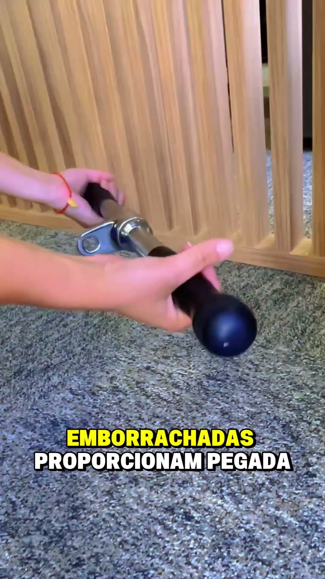 Vídeo 1 — Puxador Barra Reta 50cm Pulley Cromado com Giro Central Envolst
