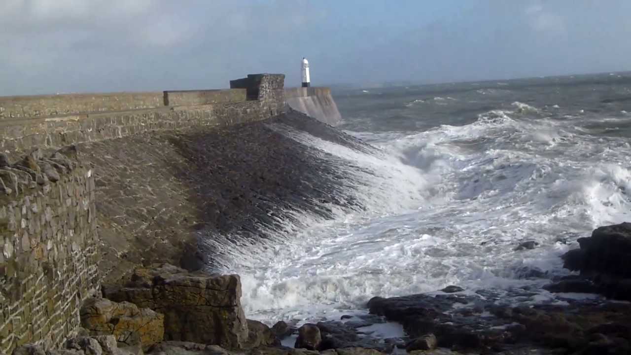 Huge waves and strong winds at Porthcawl pier October 16th 2013 - YouTube