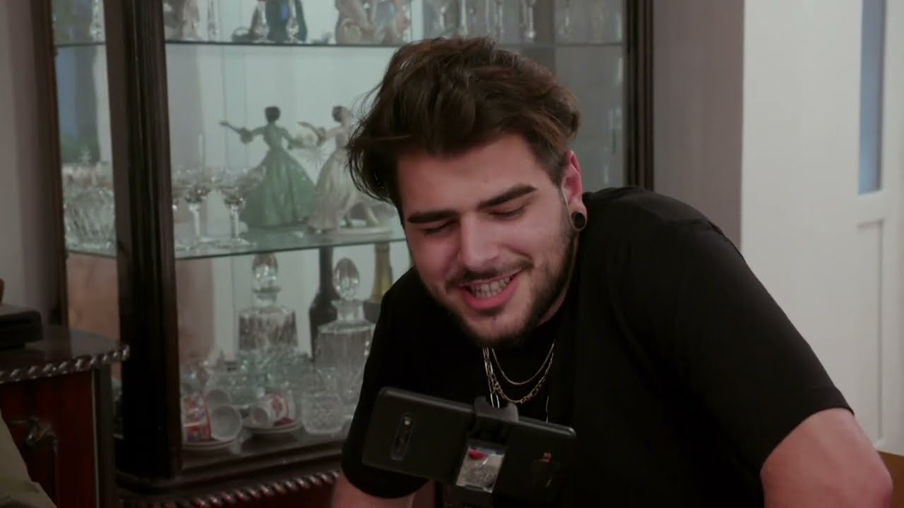 Episodul 26 | Povești de Familie: Ionuț e fan trap și nu se înțelege cu familia