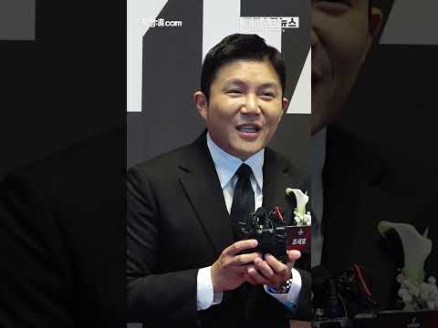 [K직캠] &amp;#39;10월 <strong>결혼</strong>&amp;#39; <strong>조세호</strong>, 예비신부에게 보내는 꽃받침