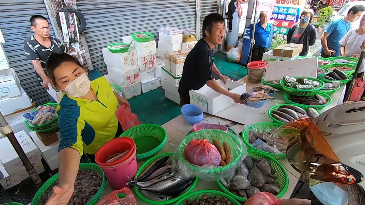大份喊不動 大叔賣到生無可戀 乾脆通通喊100 台中太平803中山市場中山路二段509號 台中海鮮大叔 海鮮拍賣 海鮮叫賣  叫賣哥 seafood auction