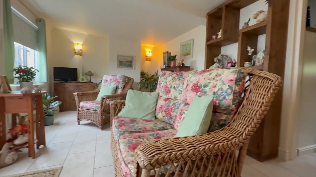 Upper Llandwrog, Caernarfon, Gwynedd, LL54