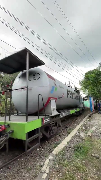 Untuk mengatasi kelangkaan Bbm di jember. kereta Api. Pertamina. #keretaapi #train