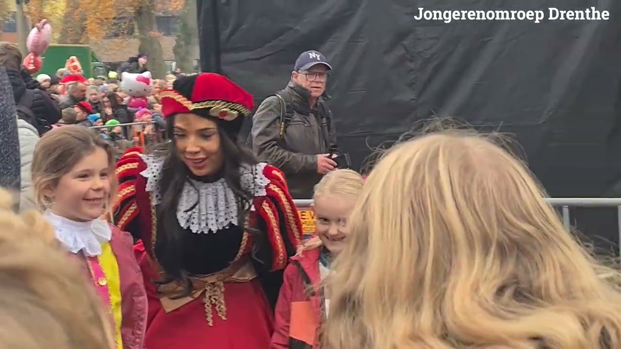 Sinterklaasintocht 2024 in het centrum van Emmen druk bezocht