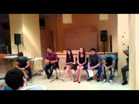 ჩამოსხდებიან დაიდგამენ პატარა ტაბლას