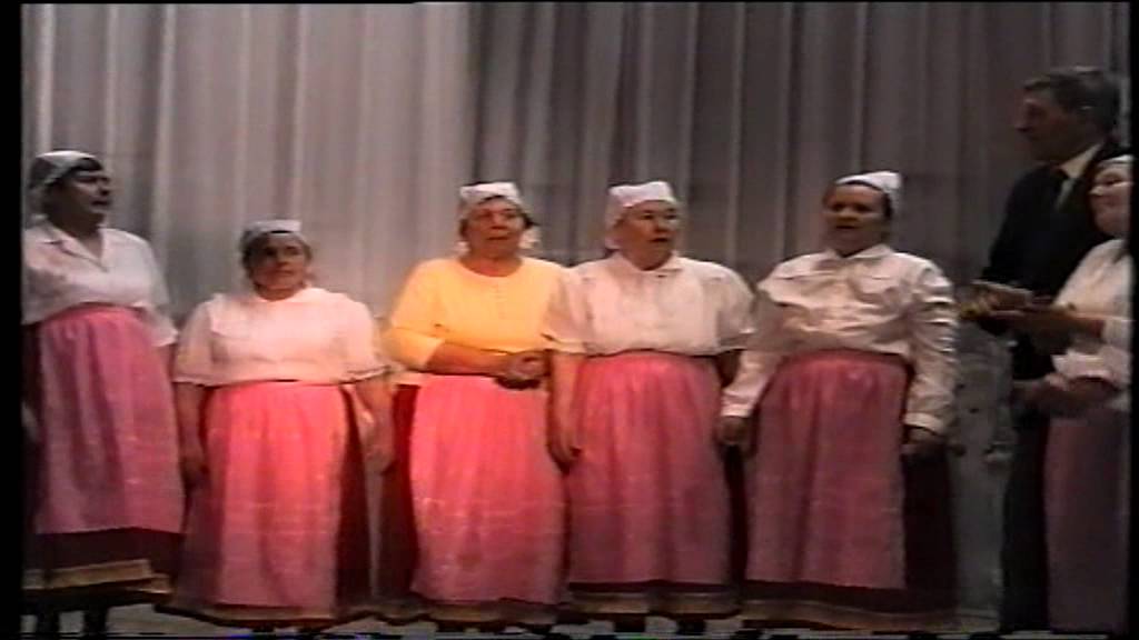 Выступление ансамбля Блюменфелд под аккомпонимент Евгения Бренно.