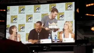 Felicity(Emily bett) gets surprised birthday by arrow cast