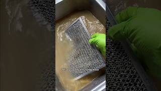 I cleaned this greasy range hood filter #satisfying #howto #cleaning