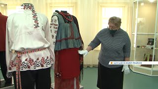 Выставку платьев и украшений прошлых столетий подготовили в музее-заповеднике «Шушенское»