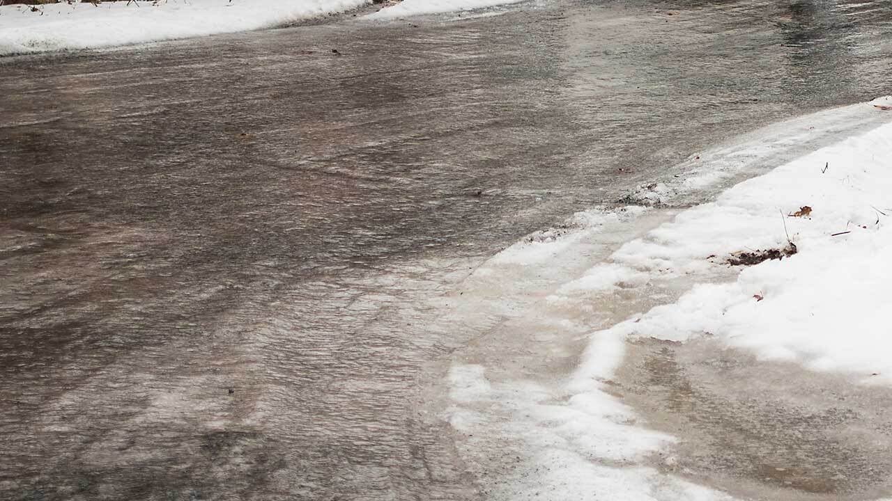 Turning colder with rain then snow showers Wednesday - YouTube