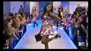 Karmin Performs “Hello” At an MTV Runway Show