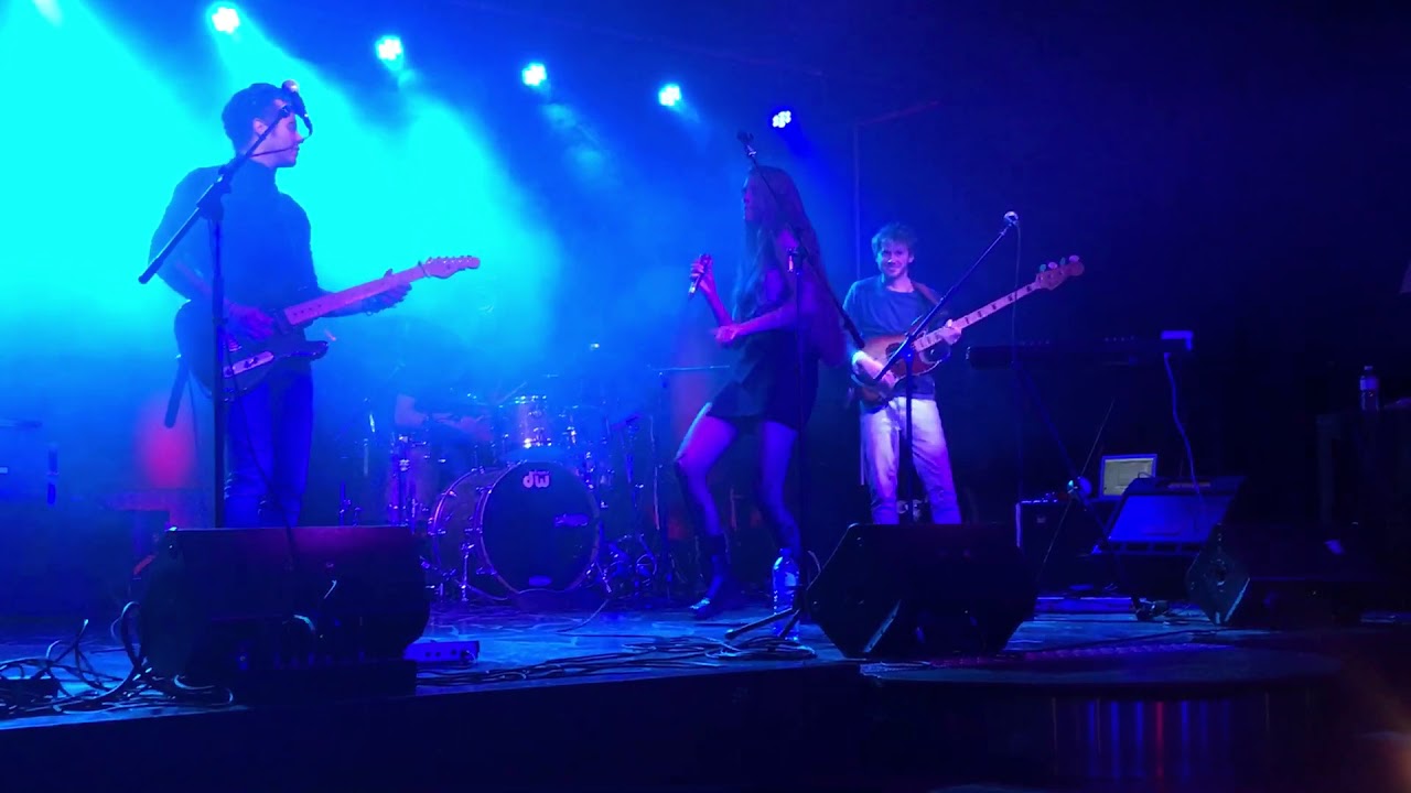 Laura Crowe - Genius of Restraint (Live) @ Caliclub, Drogenbos, 26-10-2017