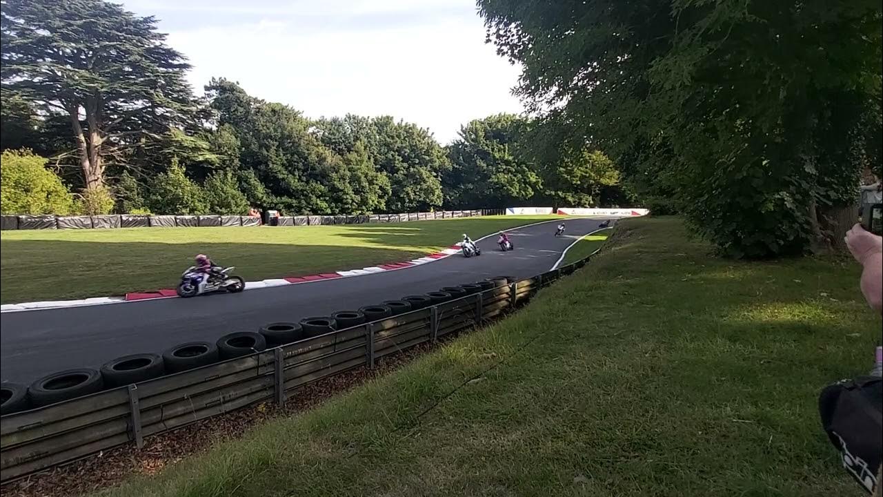 Cadwell Park Sunday 28th August 2022 superstock race. Hall bends YouTube