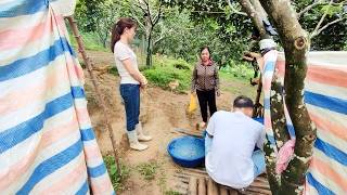 Hương's mother arrived and was surprised to see this young, unfamiliar woman