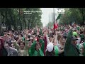 آلاف يشاركون في محاولة رقم قياسي لموجة بشرية في مكسيكو سيتي قبل كأس العالم