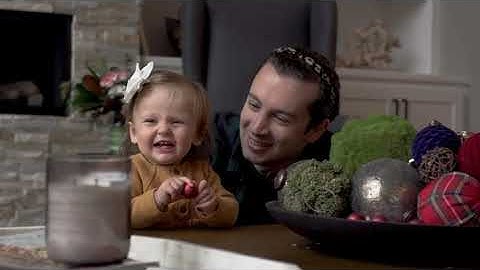 twenty one pilots - Christmas Saves The Year (Official Rosie Vídeo) [IGTV]