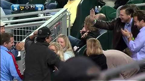 2011/09/26 Fan makes catch with hat