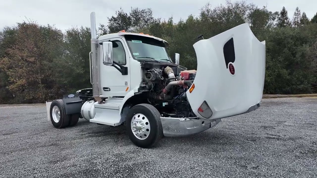 2021 Peterbilt 579 2 Axle Tractor-U13542E