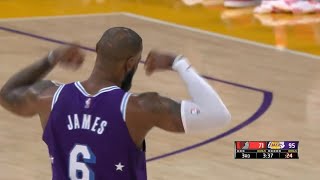 LeBron James Finishes the TOUGH Layup in Traffic 💪