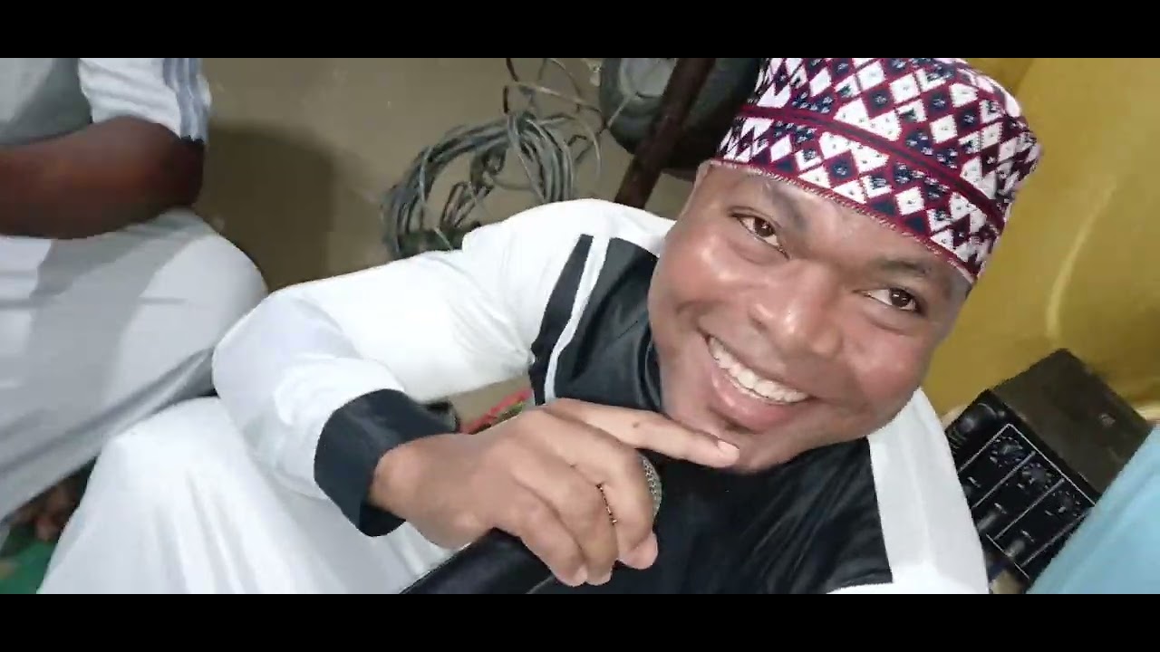 ZAINU LAABIDINA WAKIFIKISHA UJUMBE MAKINI KWA NDUGU ZAO THIQAAFAT JIONEE  MWANZO HADI MWISHO.