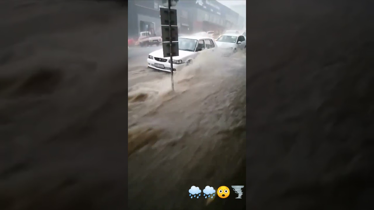 Durban today heavy rain and flooding 🌧🌧🌪