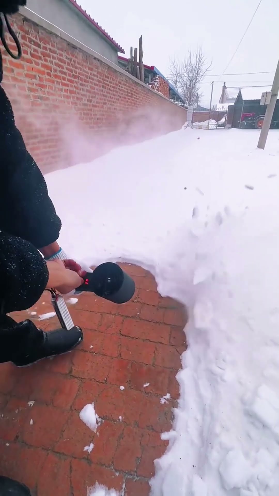Powerful small fan snow clearing process- Good tools and machinery make work easy