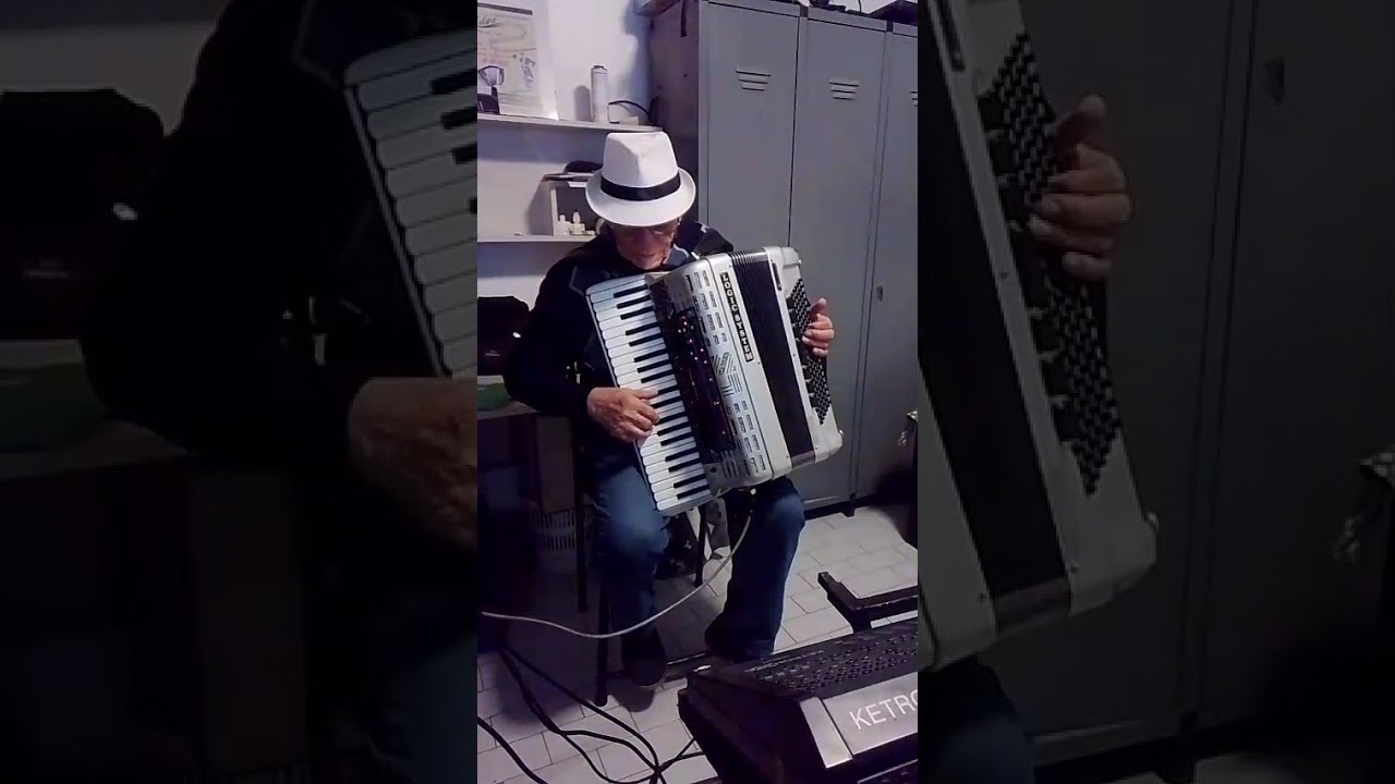 IL GRANDISSIMO FISARMONICISTA MILINO BONGIOVANNI NEL BRANO 