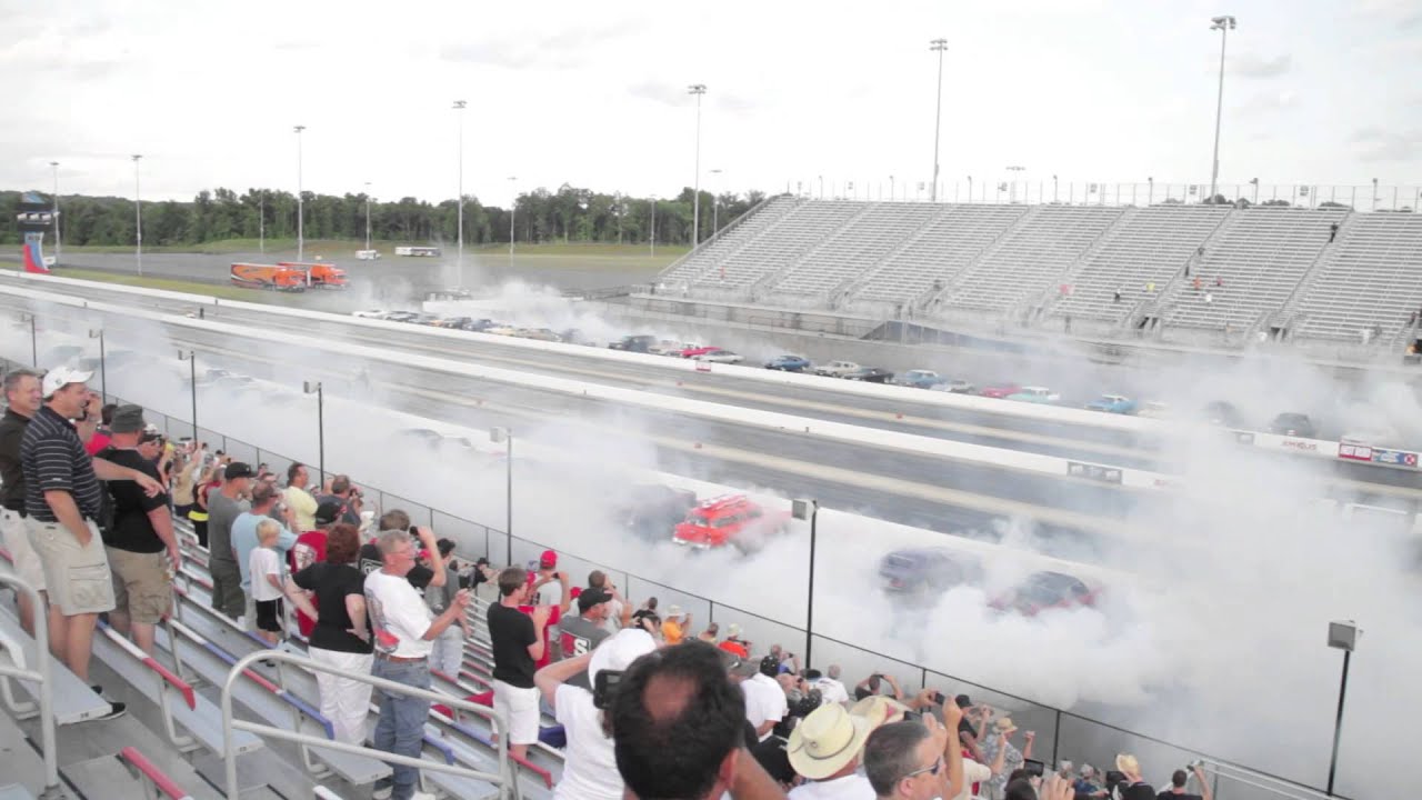 World's Largest Burnout 73 cars at Hot Rod Power Tour 2013