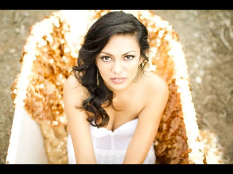 rustic-bathtub-boudoir-photography-|-behind-the-scenes-video