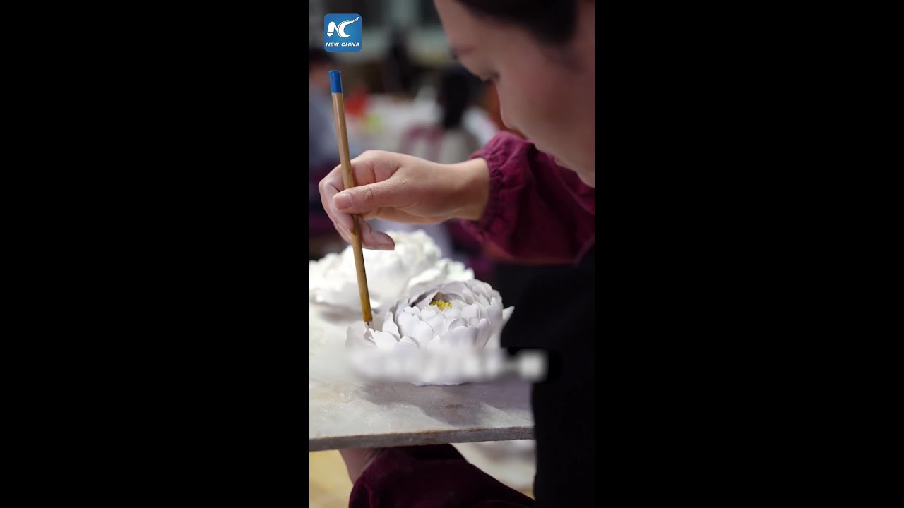 China's intangible cultural heritage: porcelain flower