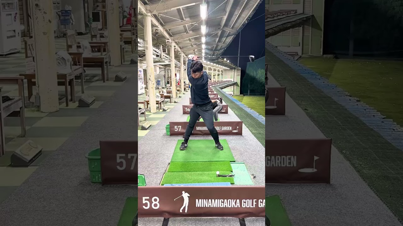後ろが気になる‼️🤣🤣🤣☝️