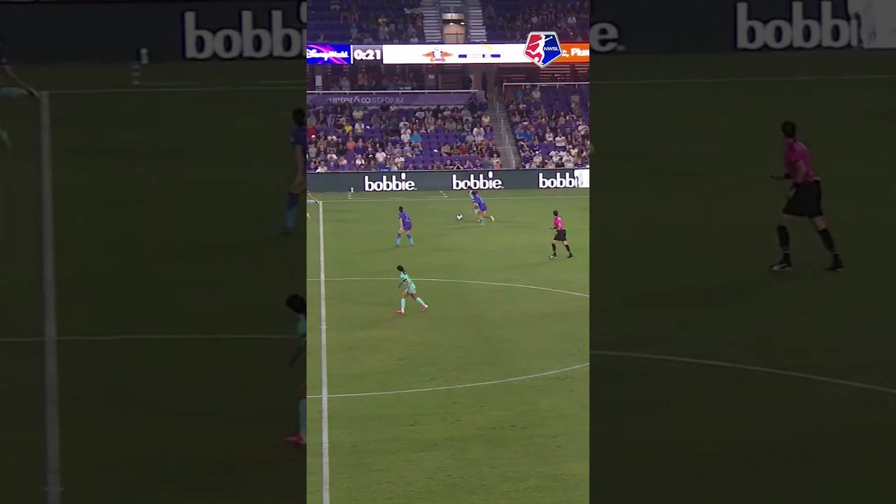 Perfect touch. Perfect control. Bethune at work 🎯 #nwsl #soccer #football