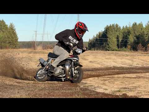 250cc SUZUKI PV – FULL THROTTLE MADNESS!