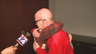 Former homeless veteran pays it forward to social worker
