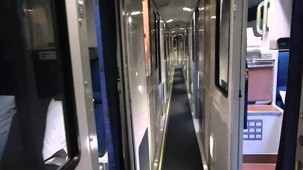 Tour of Amtrak Viewliner sleeping car with Accessible Bedroom, Bedroom