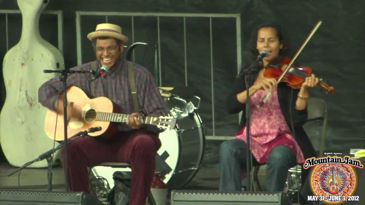 Guarda Carolina Chocolate Drops - "Jackson" - Mountain Jam VIII - 6/3/12 su YouTube Guarda Carolina Chocolate Drops - "Jackson" - Mountain Jam VIII - 6/3/12 su YouTube