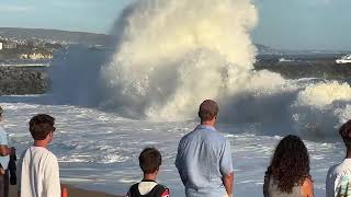 Big Wave CRASHES into Crowd and Creates a MASSIVE Backwash during Livestream at The Wedge.