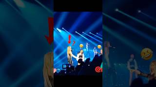 Jennie burst out laughing and couldn’t stop herself, especially after looking at Lisa