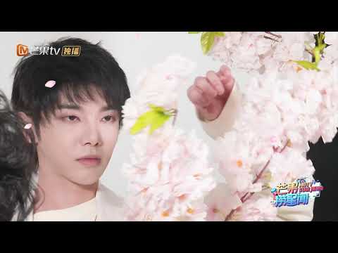【会员抢先看】独家探班Vlog：华晨宇演绎花儿与少年 《歌手·当打之年》Singer|芒果TV会员频道