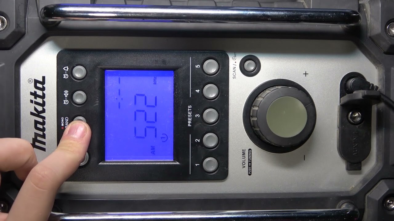 Makita DMR116 - How to Change Band from FM to AM? | Switch Between