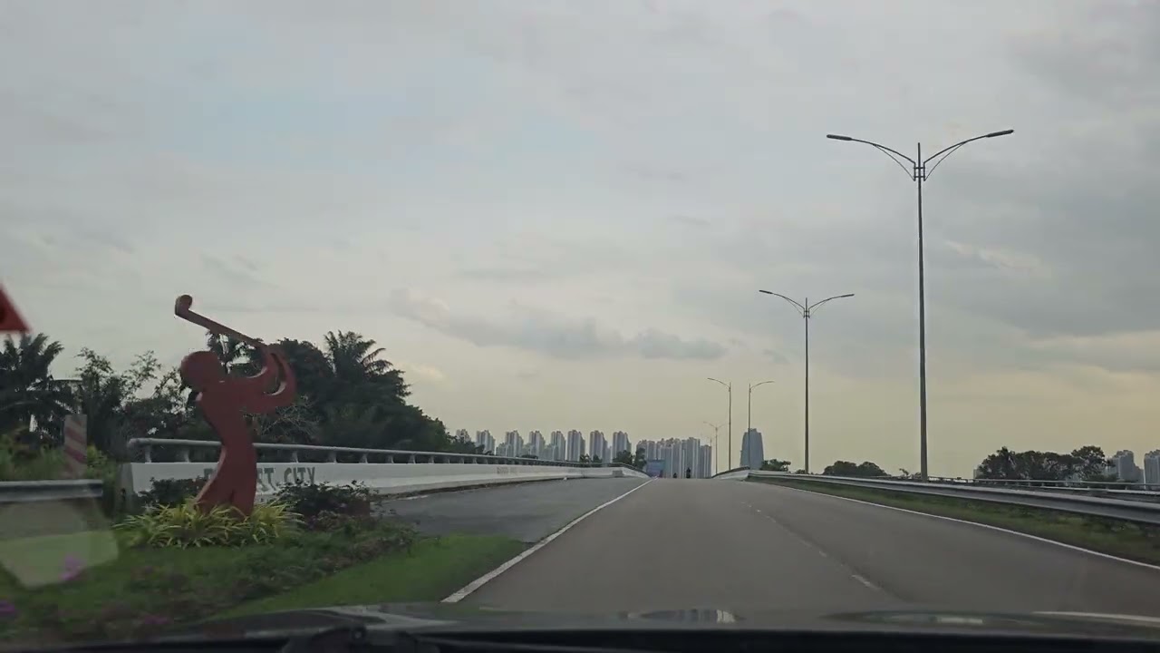 Drive into Forest City [8K]