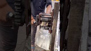Amazing Old Machine Maki ng g  Sugar Crane Juice in India - Indian Street Food