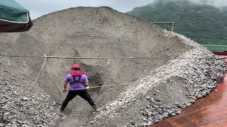 Barge unloading 3000 tons of ore - Relaxing video - My work on the barge