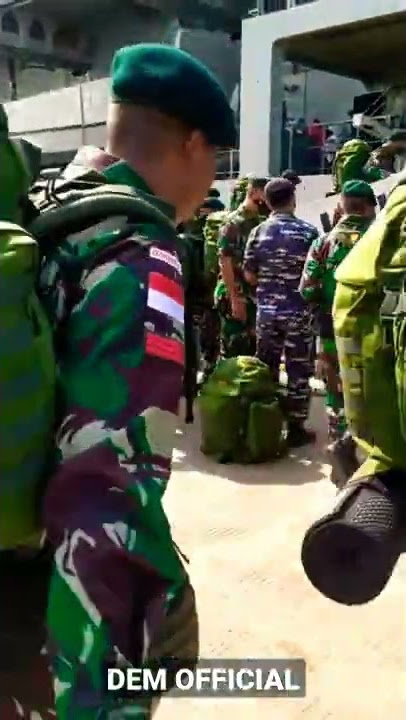 Mengharukan, detik' pemberangkatan Tugas TNI #viral #trending #shorts #status #videos #tni #tniad