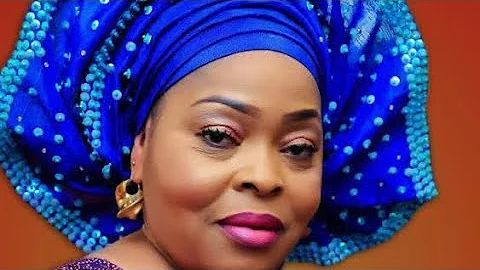 Yoruba Actress, Toyin Adegbola popularly known as Asewo to re mecca, causes ruckus at Shoprite