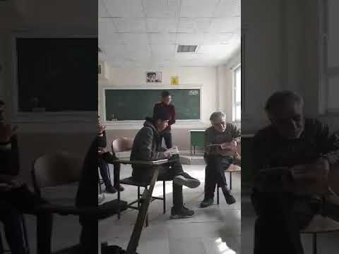 رقصیدن دانش آموز پشت معلم که در نهایت باعث اخراج وی از مدرسه میشود مدرسه تتلو رقص