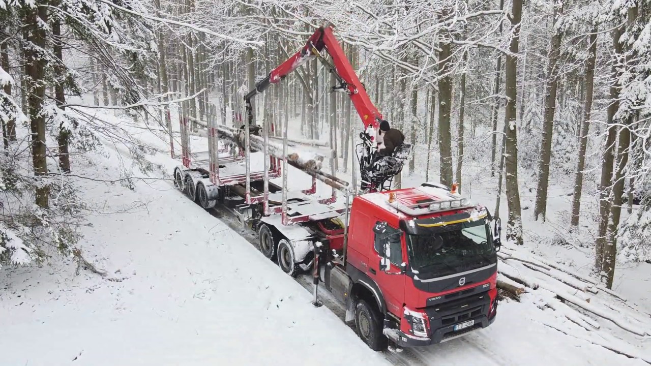 Volvo FMX 6x6 on snow 