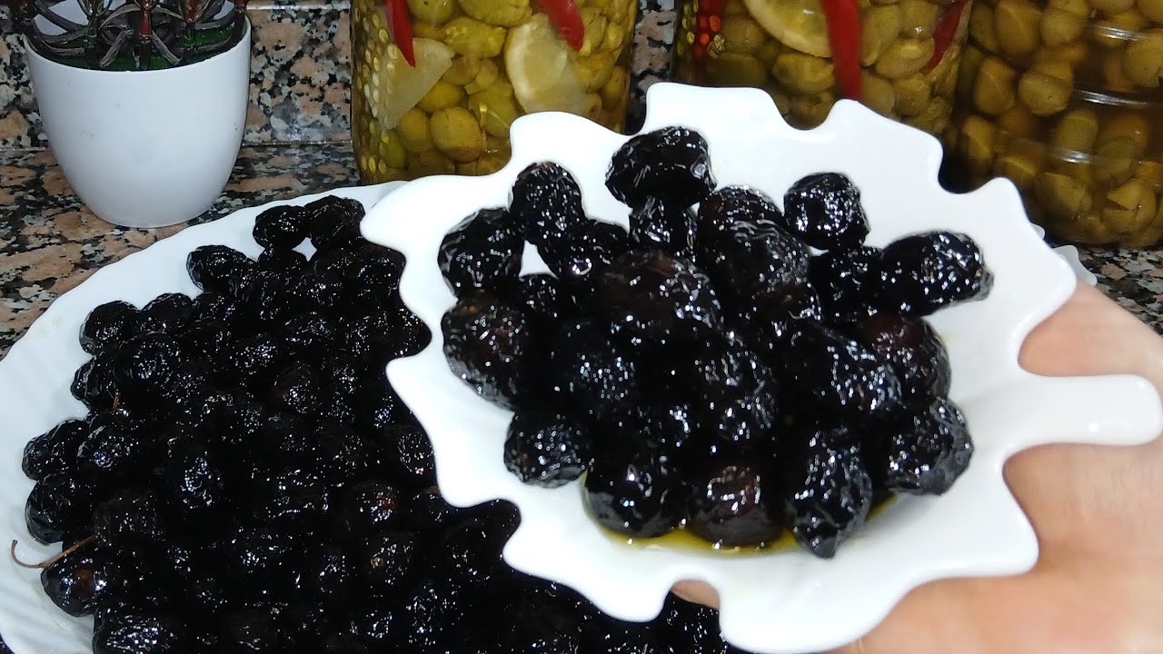 تحت طلبكم شجر فالسطح الزيتون اسود ترقيد بطريقة تقليدية وصفة زمان الجميل كيجي مهبر بلا مدخل ليه الملح