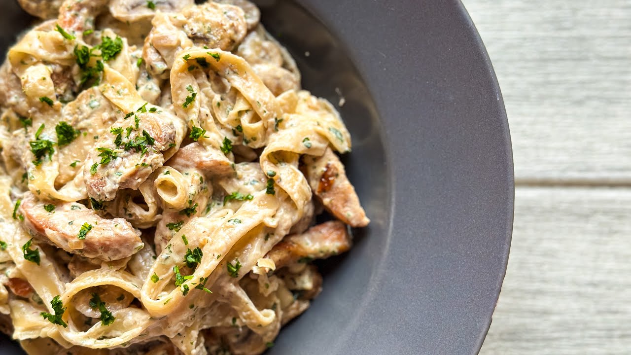 Fettuccine Alfredo MASTERCLASS: The Ultimate Creamy Pasta Recipe!🍝🧀