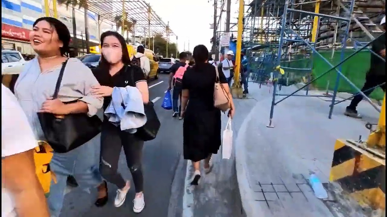 StreetView with TADE: Walk from Magallanes Bus Stop to Magallanes MRT Station